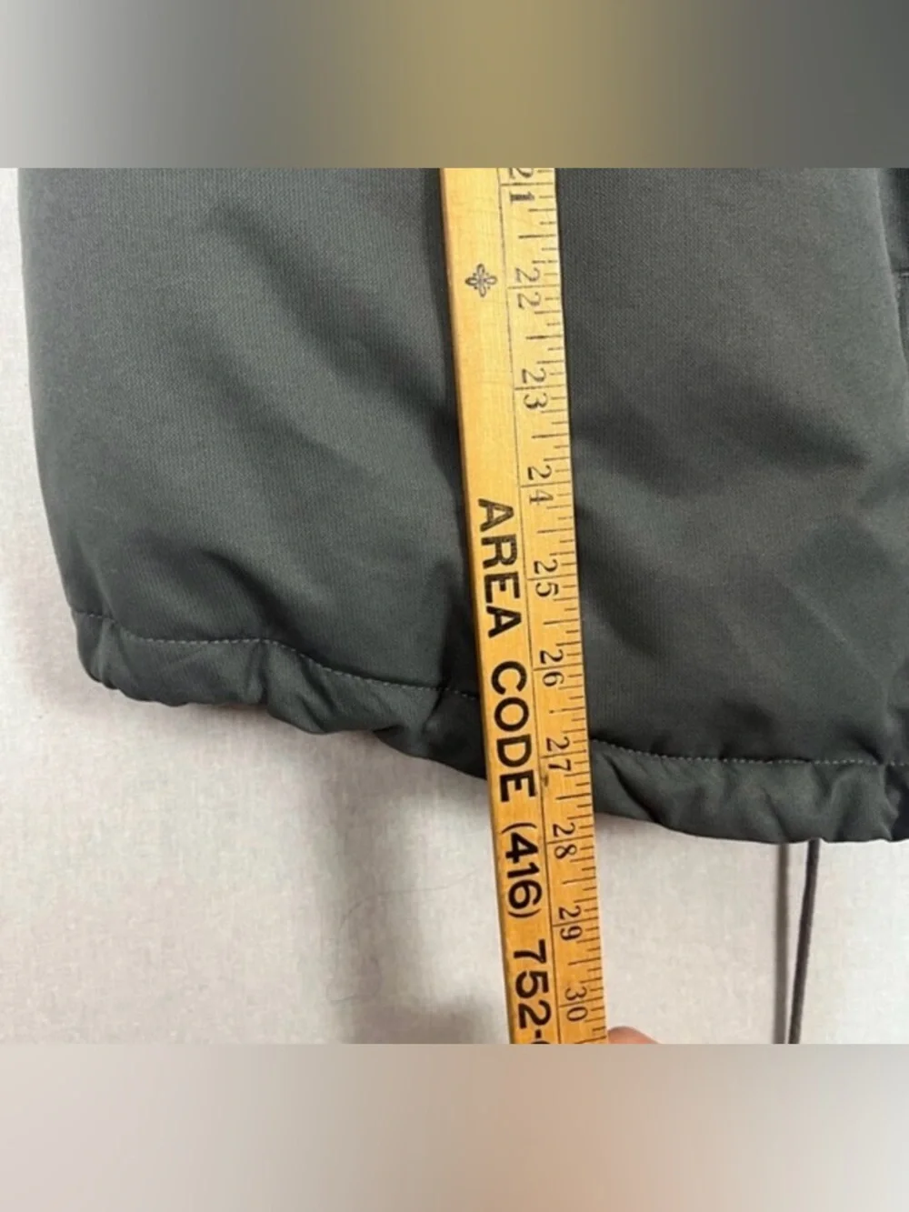 Community by Aritzia Duck Down Puffer Vest Faux Fur Hood Adjustable Waist Large - Picture 9 of 10